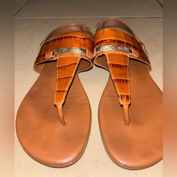 Like New Brighton Tan Leather Sandals with Silver Accents - Picture 3 of 10